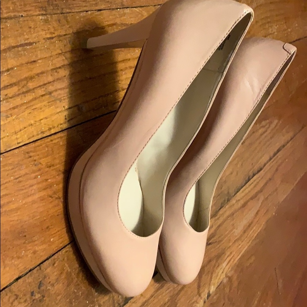Nine West pumps